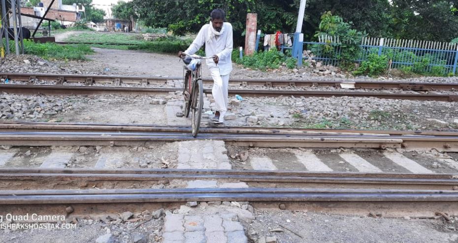 Photo of क्या पिपराघाट की खुशियों का रेलवे फाटक होगा बंद..?