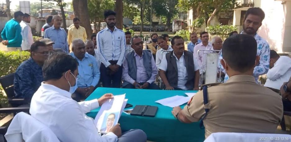 Photo of जिलाधिकारी ने रौनाही में सुनी जन समस्यायें