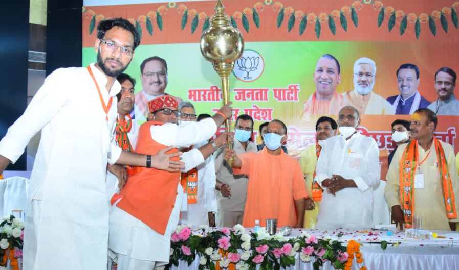 Photo of परिवार को ही प्रदेश मानती थीं पिछली सरकारें-योगी
