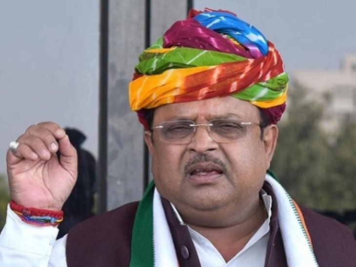 Photo of चिकित्सा मंत्री ने स्वयं को दूध देने वाली गाय बताया
