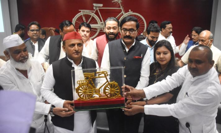 Photo of भाजपा परिवार भागता परिवार