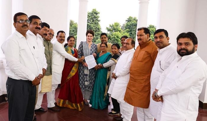 Photo of शिक्षक प्रतिनिधिमंडल ने प्रियंका गांधी से बतायी समस्याएं