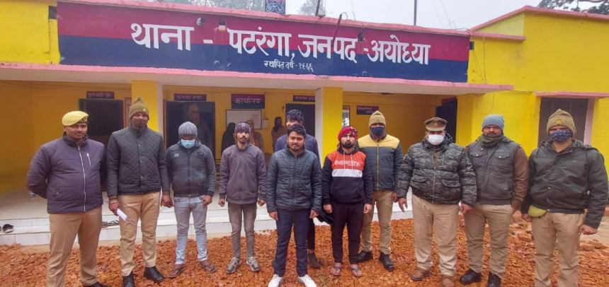 Photo of हाईवे के किनारे खड़े वाहनों से चोरी करने वाले अंतर्जनपदीय गैंग का पर्दाफाश