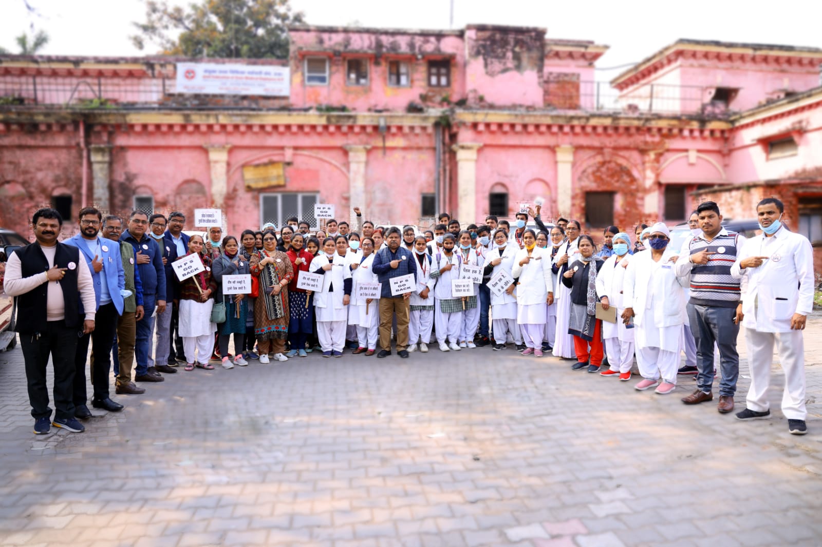 Photo of आओ चलें मतदान करें लोकतंत्र का सम्मान करें