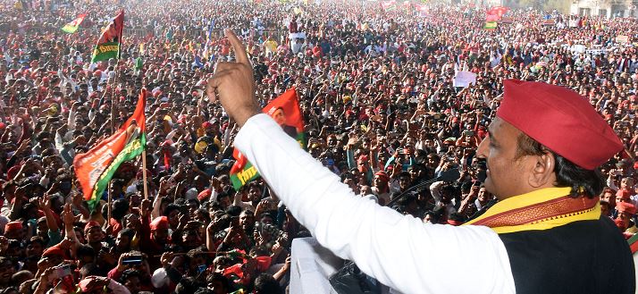 Photo of बाबा पता नहीं 24 घंटे करते क्या हैं-अखिलेश यादव