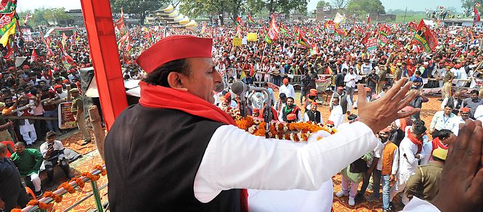 Photo of जाने क्यों आज हर घर में बेरोजगार बैठा है