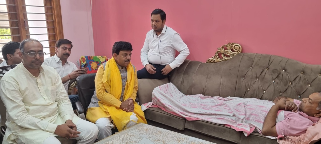Photo of मंत्री कपिल देव अग्रवाल ने हापुड़ व पिलखुवा के पीडित व्यापारियों का जाना हाल