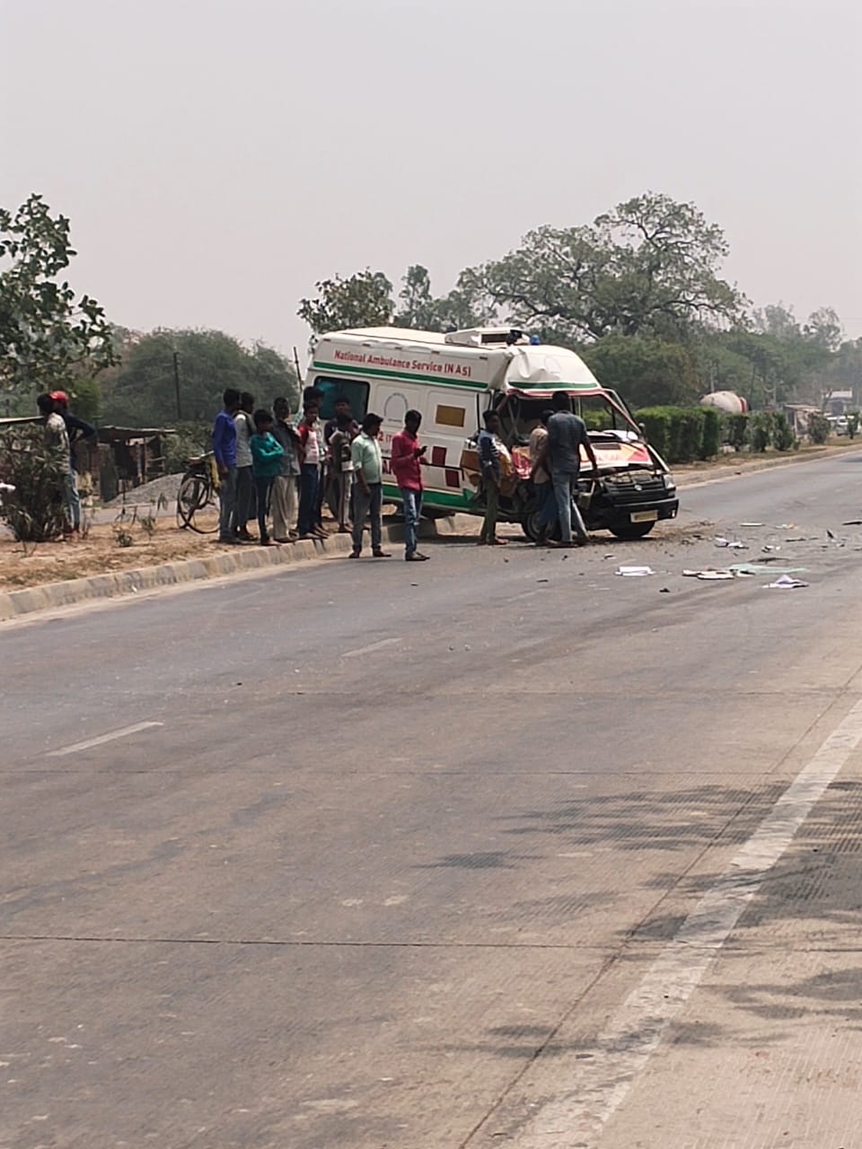 Photo of ट्राला एम्बुलेंस की टक्कर में चालक घायल