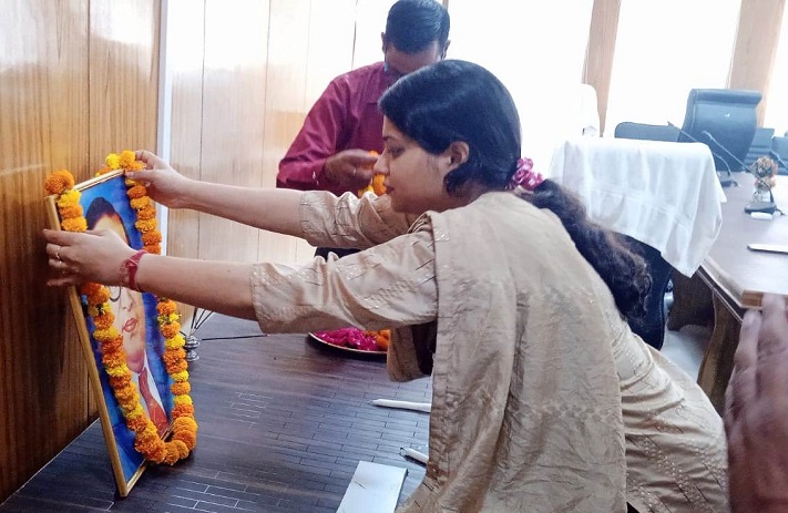 Photo of बाबा साहब के बताये आदर्शो, सिद्धान्तों पर चलें-मुख्य विकास अधिकारी