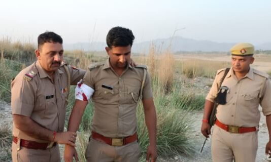 पुलिस और बदमाश में मुठभेड़