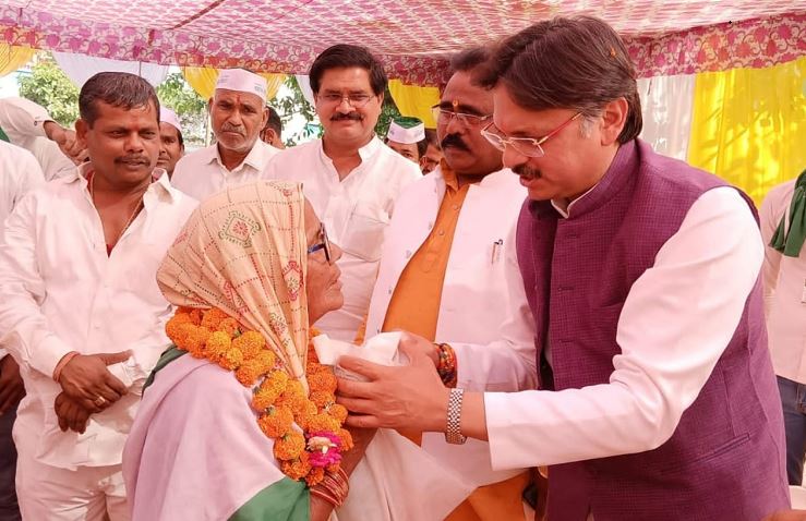 Photo of किसान हमारे देश की रीढ़-डॉ0 राजेश्वर सिंह 