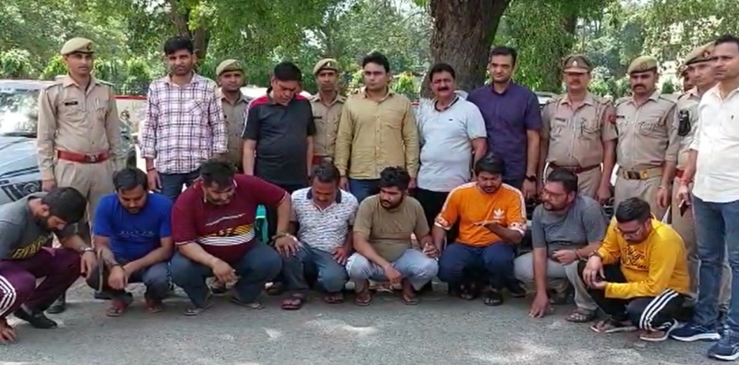 Photo of लग्जरी गाड़ियां खरीदने व बेचने वाले शातिर गिरफ्तार