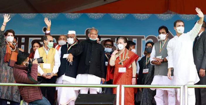 Photo of गांधी परिवार को खुश रखने के कारण बनते हैं मुख्यमंत्री