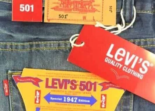 डुप्लीकेट जींस बनाने वाली फैक्ट्री का भंड़ाफोड