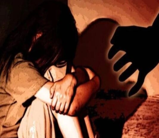 अय्याश सवर्ण प्रोफेसर ने दलित छात्रा से कहा “मेरे साथ एक रात बिताओ”