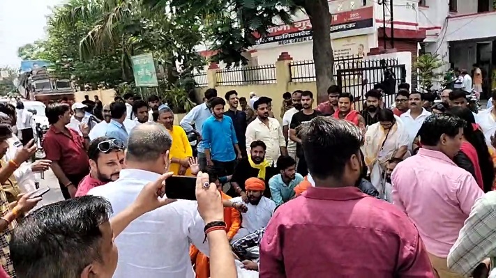 Photo of हिन्दू महासभा के प्रदेश अध्यक्ष ऋषि त्रिवेदी हिरासत में