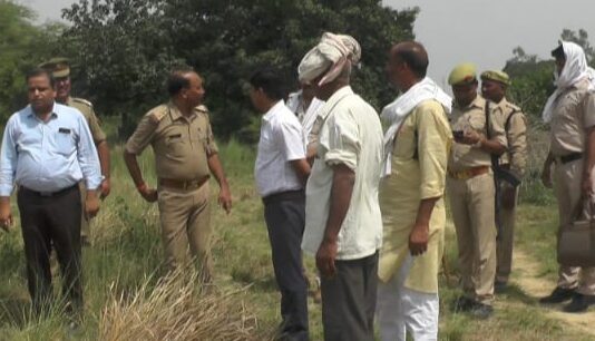 ढाई माह बाद युवक शव कब्र से निकाला