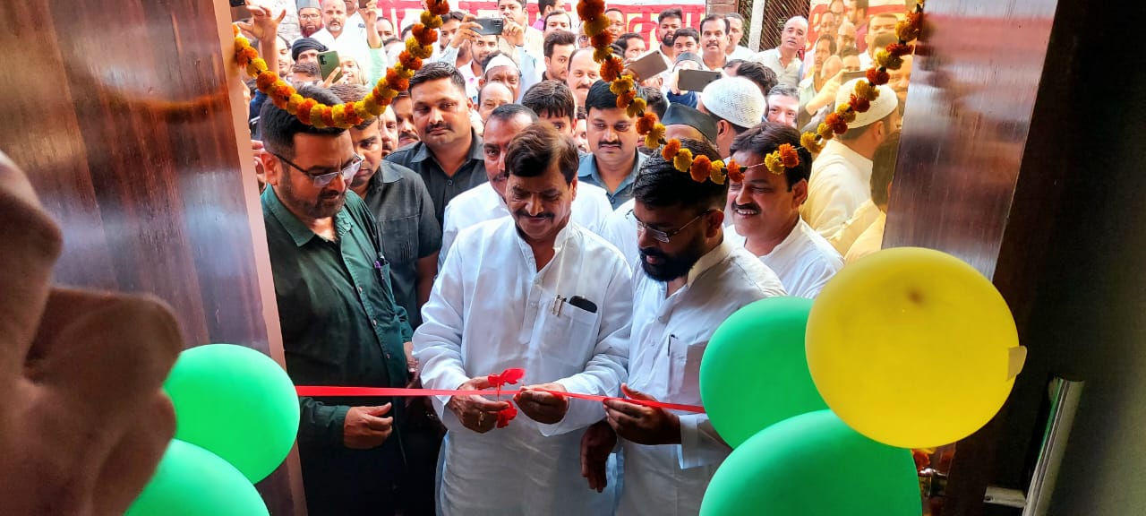 Photo of गोल्ड पैराडाइज बैंक्विट हॉल का शिवपाल यादव ने किया उद्घाटन