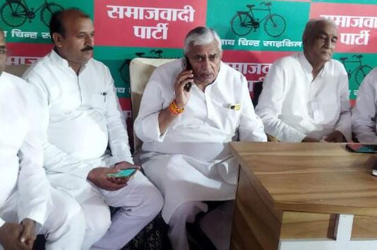 सपा विधायक बिनोद चतुर्वेदी ने धर्मेंद्र यादव के लिए किया जनसंपर्क