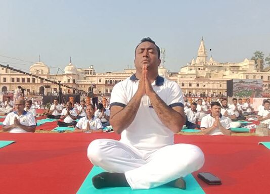 श्रीराम की पैड़ी पर अन्तर्राष्ट्रीय योग दिवस का आयोजन सम्पन्न