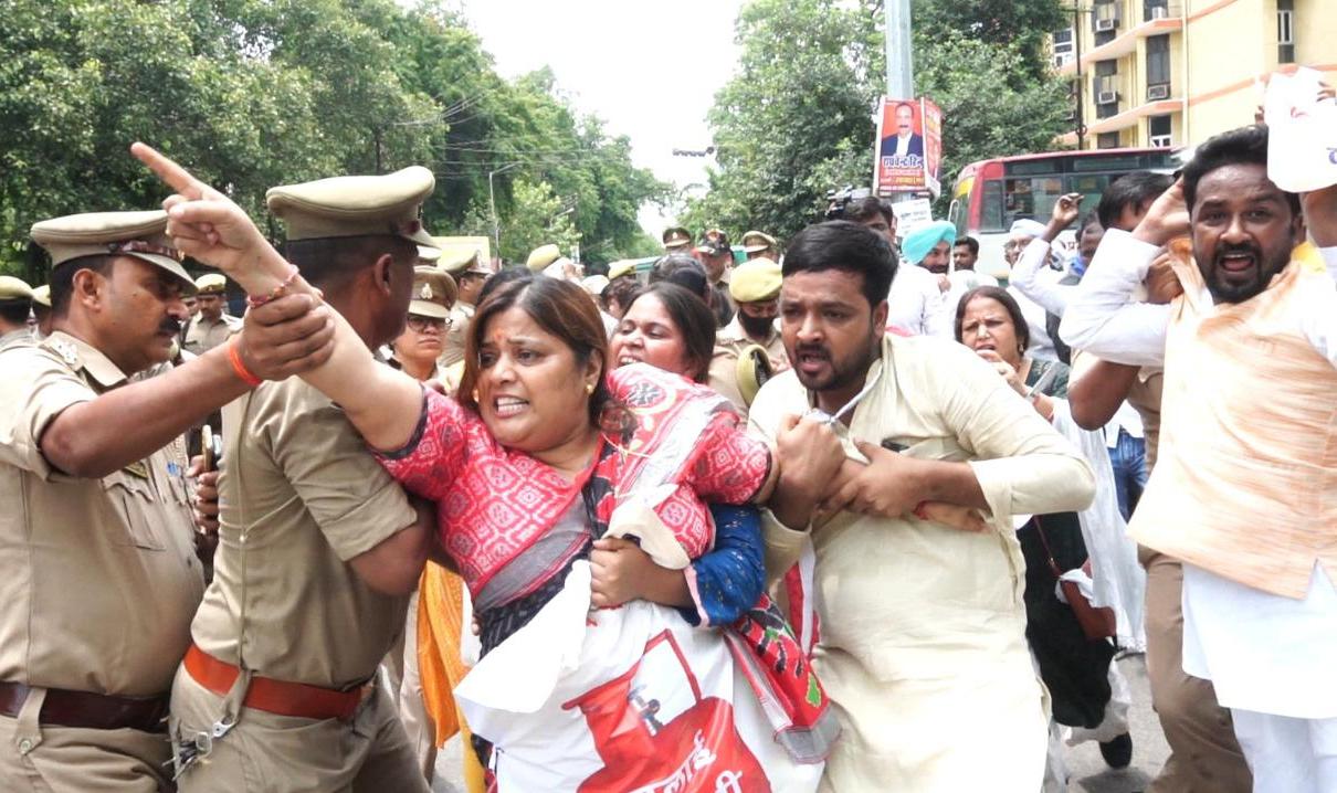 Photo of महंगाई के विरोध में “आप” का जोरदार विरोध प्रदर्शन