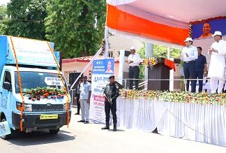 मुख्यमंत्री ने डिजिटल भूजल रथ को हरी झंडी दिखाकर किया रवाना