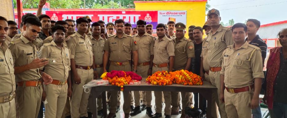Photo of थानाध्यक्ष रहे विवेक सिंह को दी गई भावभीनी विदाई