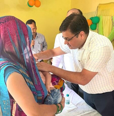 स्वर्णप्राशन बच्चों के लिये इम्युनिटी बूस्टर का काम करेगा-जिलाधिकारी