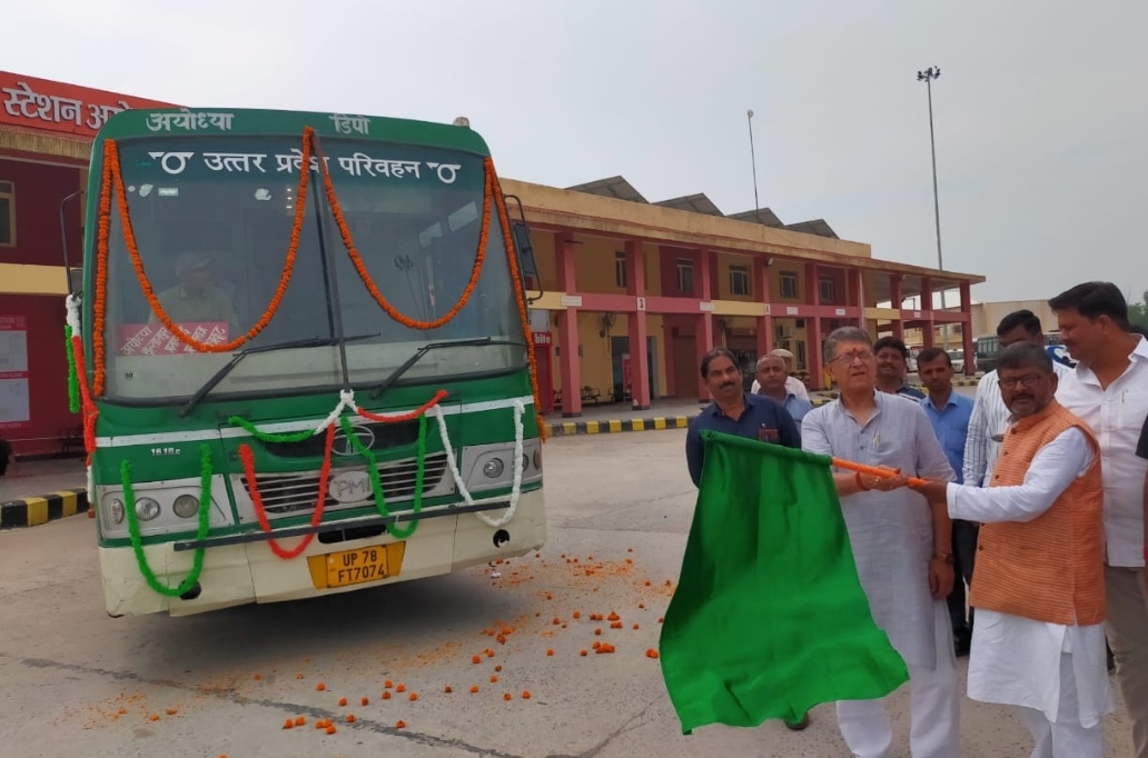 Photo of बांदा से चित्रकूट प्रयागराज होते हुए अयोध्या के लिए ए०सी जनरथ बस सेवा का शुभारंभ -दयाशंकर सिंह