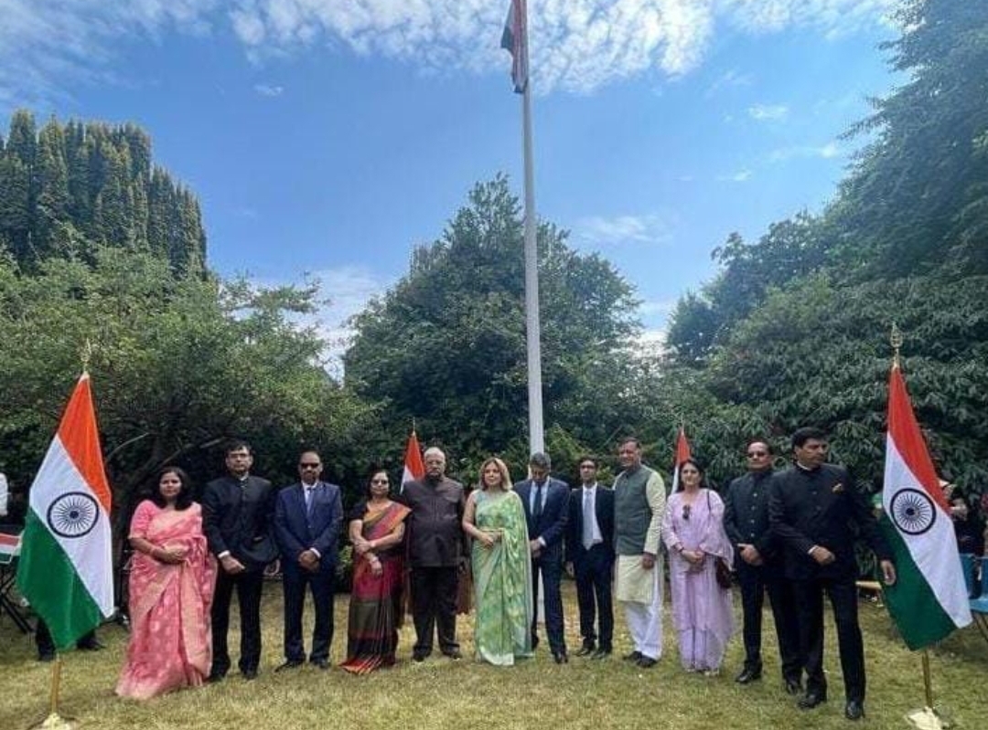 Photo of डेनमार्क में विधानसभा अध्यक्ष सतीश महाना ने फहराया तिरंगा