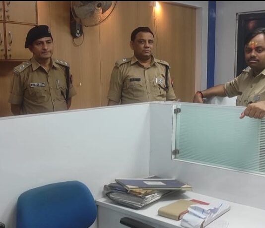 कैश काउंटर से कैश लेकर चलता बना युवक