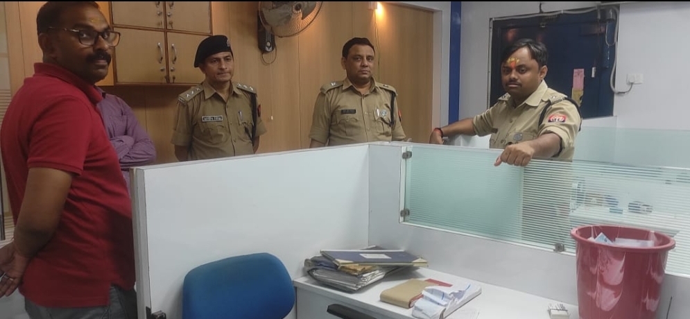 Photo of कैश काउंटर से कैश लेकर चलता बना युवक