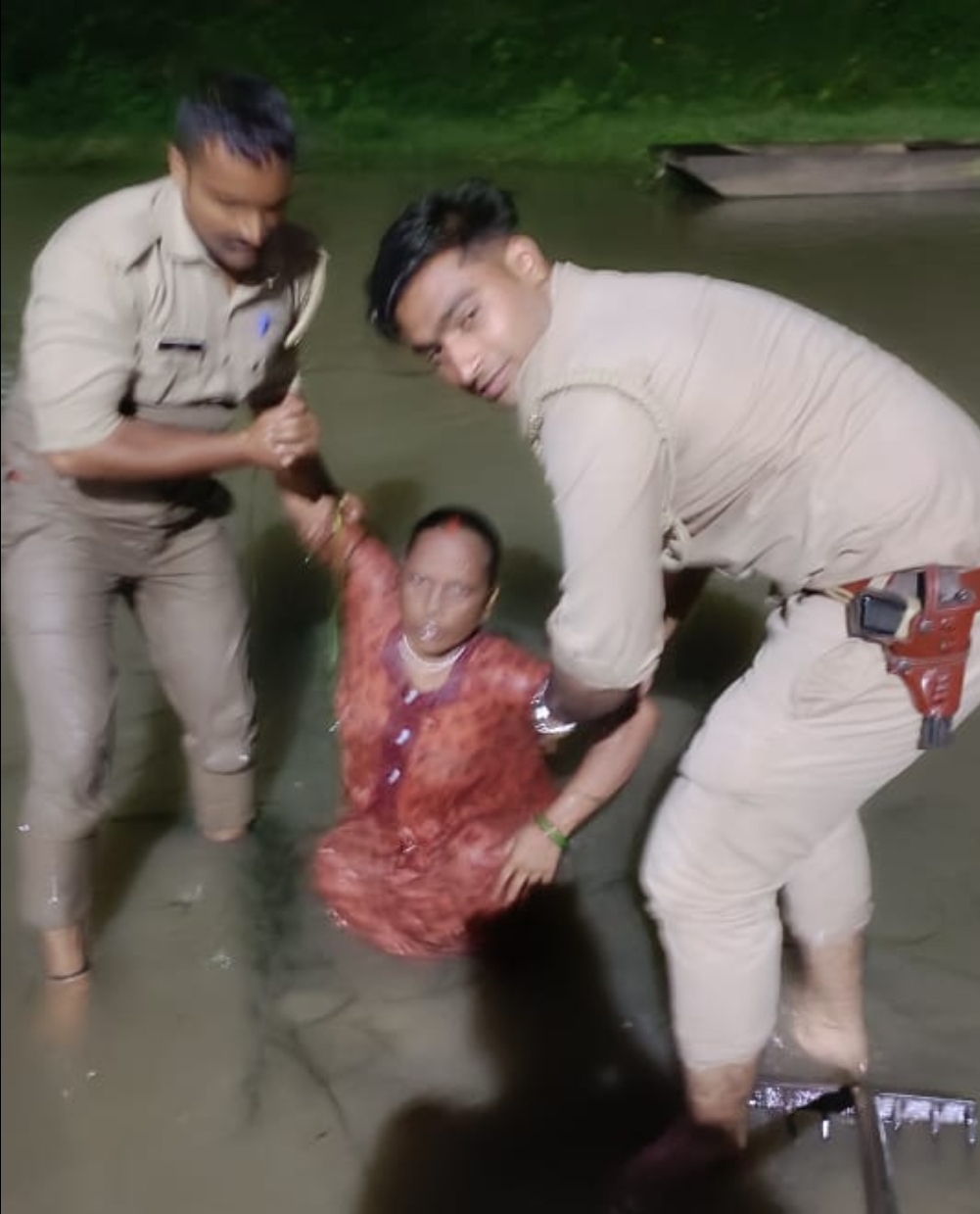 Photo of पुलिस की तत्परता सी बची महिला की जान