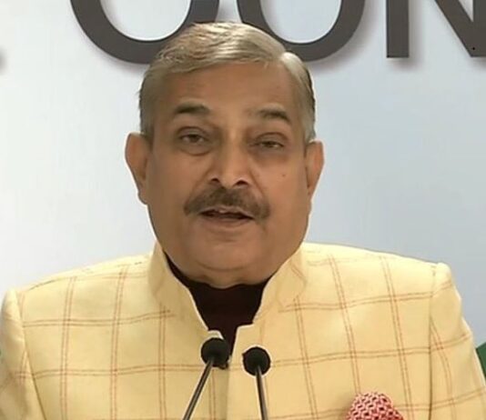 भाजपा सरकार के ग्यारह वर्षो में लडखड़ाती अर्थव्यवस्था-प्रमोद तिवारी भाजपा सरकार के ग्यारह वर्षो में लडखड़ाती अर्थव्यवस्था-प्रमोद तिवारी