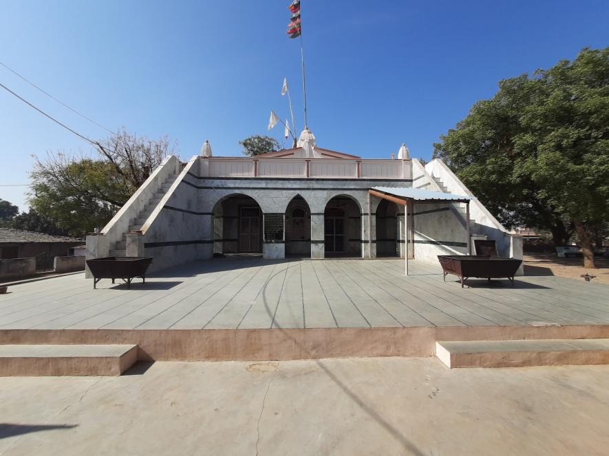 Photo of गुजरात मॉडल का घिनौना जातिवाद..!