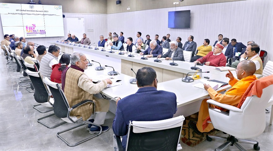 Photo of यूपी में 10 कंपनियां करेंगी ₹1.11 लाख करोड़ का निवेश