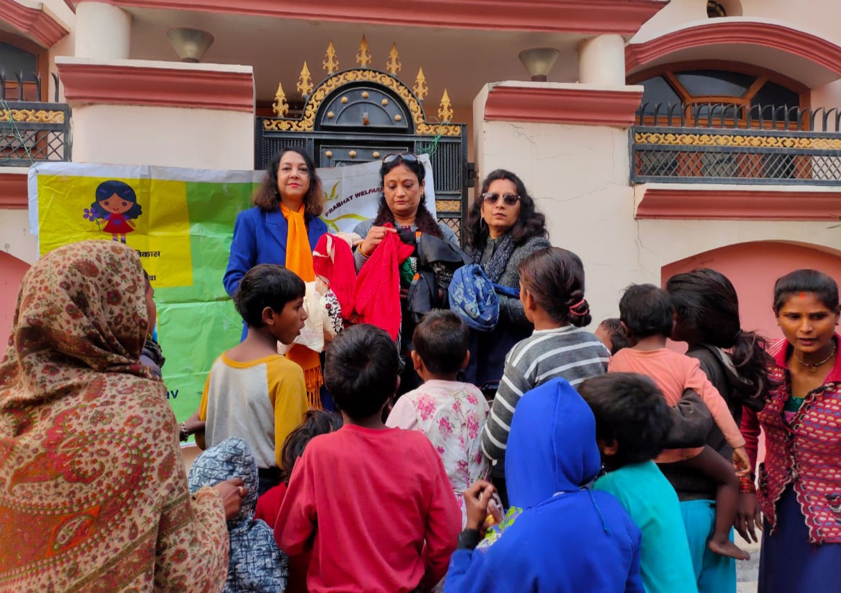 Photo of अनन्या फाउंडेशन ने बच्चो को बांटे कपड़े