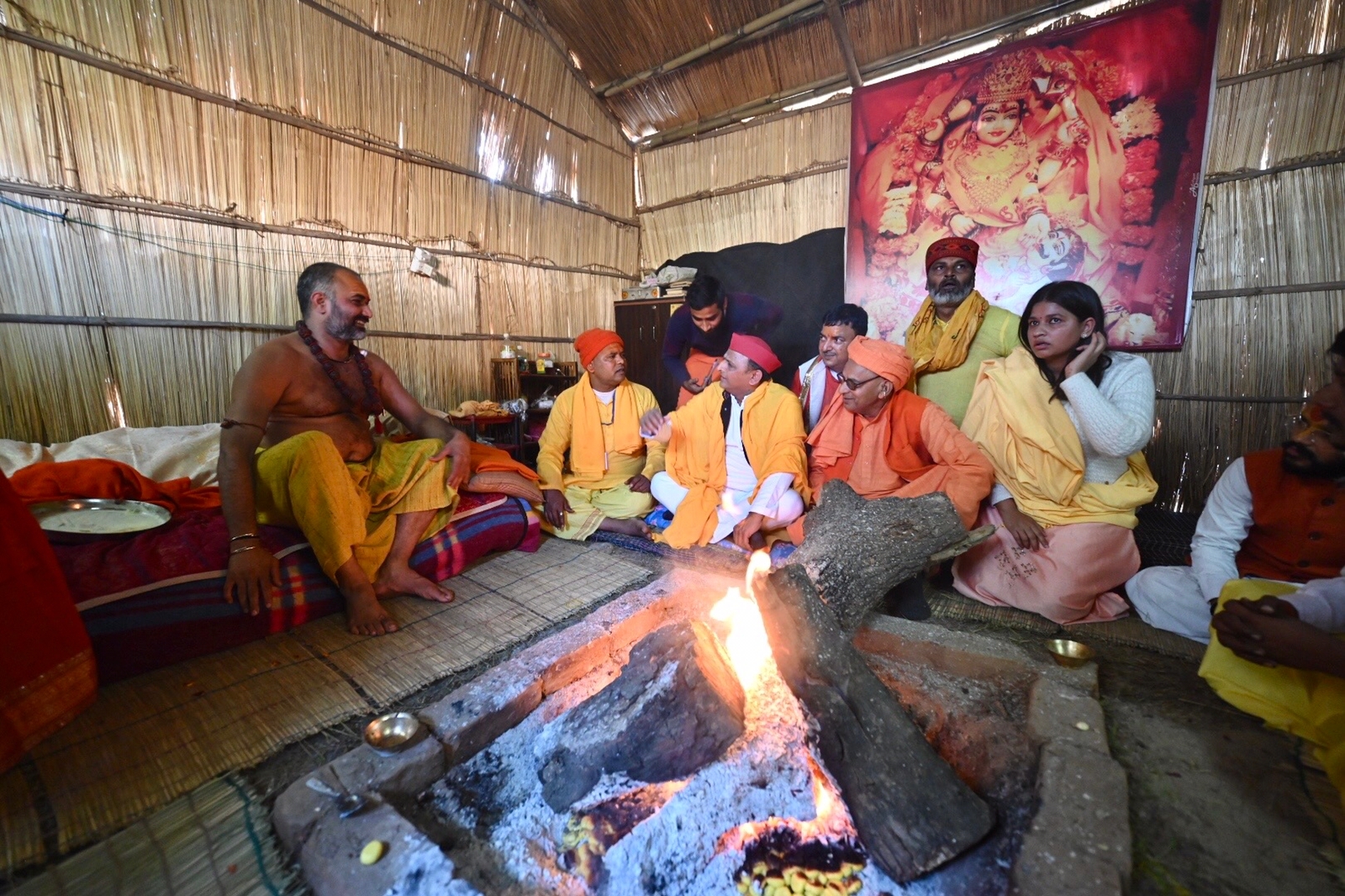 अखिलेश यादव ने कहा कि भाजपा पिछड़ों और दलितों को शूद्र मानती है। हम सबको शूद्र मानती है।
