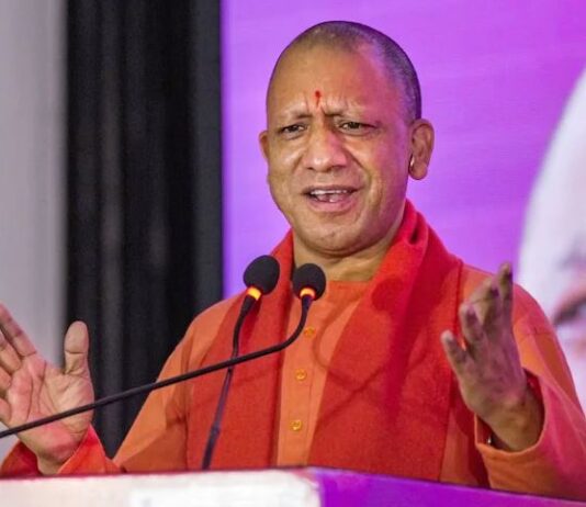 षडयंत्र रच रहे लोगों से सावधान रहें-योगी षडयंत्र रच रहे लोगों से सावधान रहें-योगी