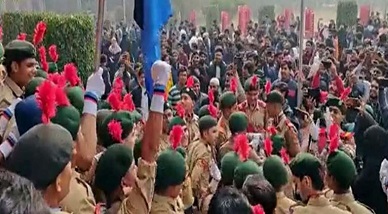 ध्वजारोहण के बाद अल्लाहू अकबर के लगे नारे ध्वजारोहण के बाद अल्लाहू अकबर के लगे नारे