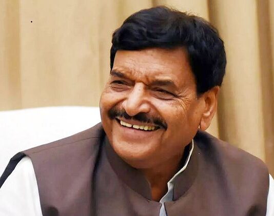 चाचा शिवपाल पहुंचे सपा मुख्यालय चाचा शिवपाल पहुंचे सपा मुख्यालय