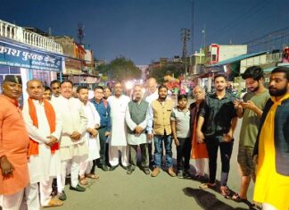 हिन्दू नववर्ष की पूर्व संध्या पर किया दीपदान हिन्दू नववर्ष की पूर्व संध्या पर किया दीपदान