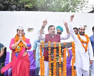 अब UP में चलेगी झाड़ू-संजय सिंह अब UP में चलेगी झाड़ू-संजय सिंह