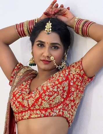 किस्मत की लकीरों से अप्सरा का जलवा किस्मत की लकीरों से अप्सरा का जलवा