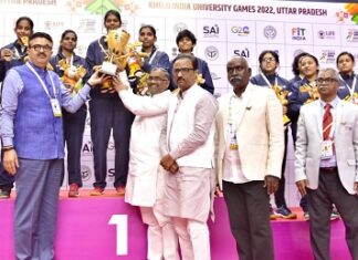 खेल मंत्री ने विजेताओं को किया पुरस्कृत खेल मंत्री ने विजेताओं को किया पुरस्कृत