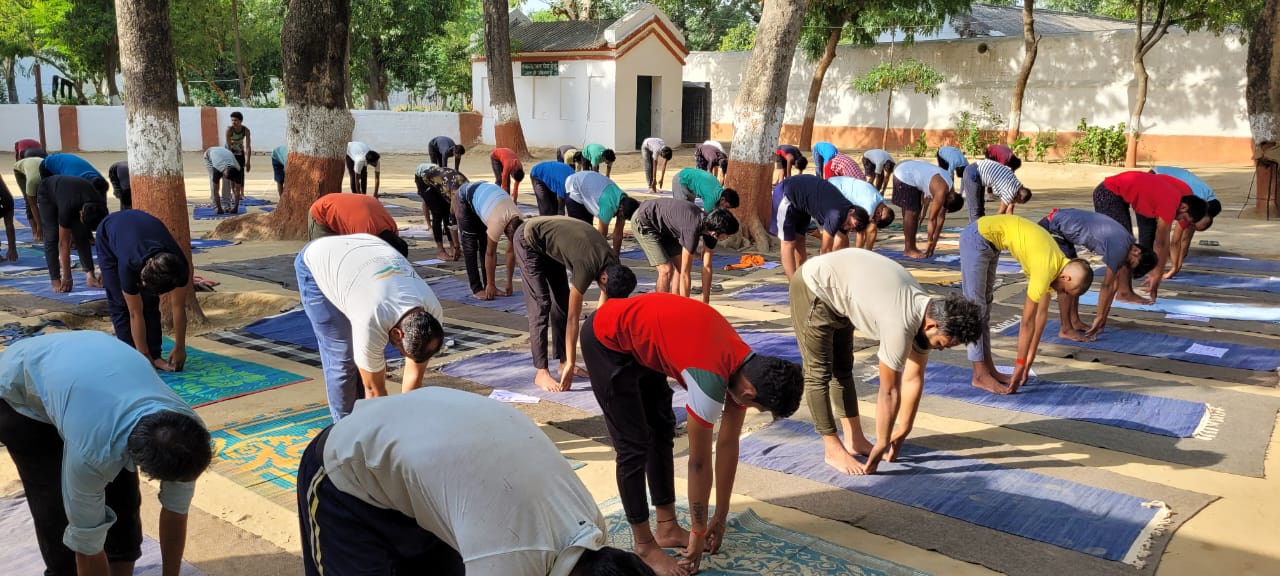 Photo of बन्दियों ने किया योग