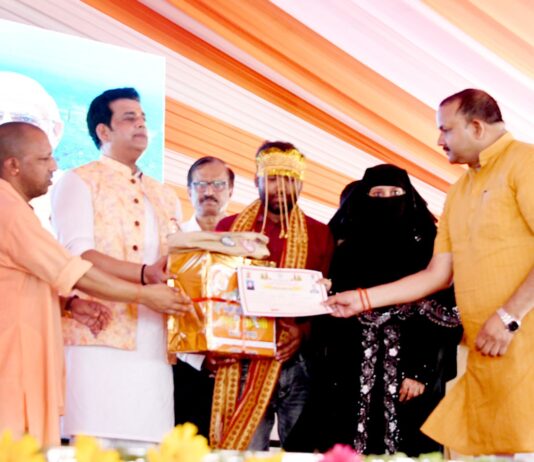 आधी आबादी को नकार कर सशक्त नहीं हो सकता समाज-योगी