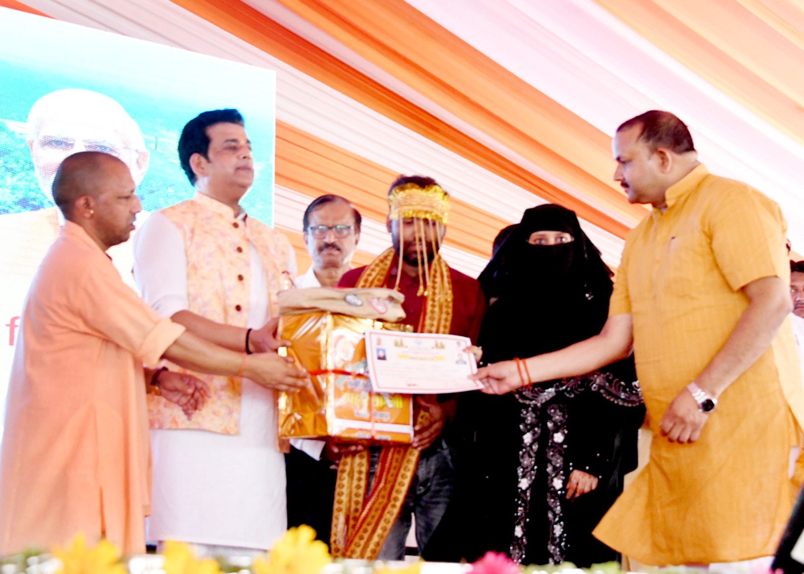 Photo of आधी आबादी को नकार कर सशक्त नहीं हो सकता समाज-योगी