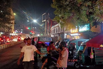 निर्देशों के बावजूद अवैध स्टैंड निर्देशों के बावजूद अवैध स्टैंड