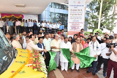 कैंसर इंस्टिट्यूट बलिया को मिली एम्बुलेंस कैंसर इंस्टिट्यूट बलिया को मिली एम्बुलेंस